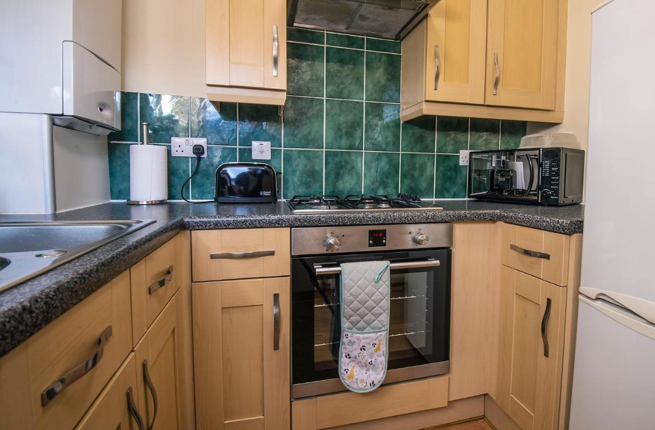 Stylish 2 Bedroom - 2 Miles Inverness City Centre Номер фото